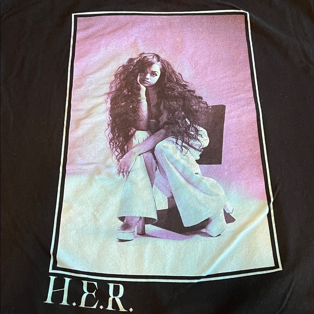 HER Graphic TShirt Black Size XL - Fair condition